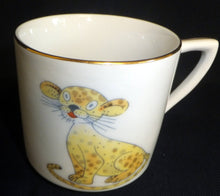 Lade das Bild in den Galerie-Viewer, KINDERTASSE - Porzellan, Goldrand Fauna Tiere Pelikan Löwe Katze Motiv Dekor (BC)
