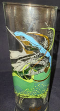 Lade das Bild in den Galerie-Viewer, BIER~ GETRÄNKE~ SAMMELGLAS &quot;Kunstflug&quot; - Hartglas, Natur Fauna Flora Eisvogel Motiv Dekor, Carsten Kehrein Designer (nBC)
