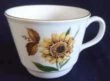 Lade das Bild in den Galerie-Viewer, 2er KAFFEEGEDECK - Porzellan, Goldrand Flora Sonnenblumen Blüten Natur Motiv Dekor
