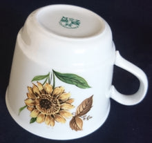 Lade das Bild in den Galerie-Viewer, 2er KAFFEEGEDECK - Porzellan, Goldrand Flora Sonnenblumen Blüten Natur Motiv Dekor

