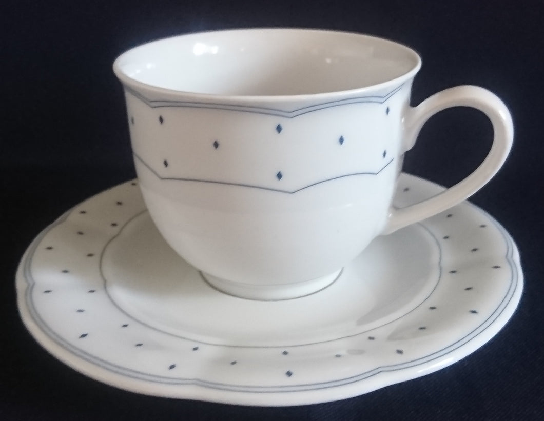 2er KAFFEEGEDECK - Porzellan, Geometrisches Karo Punkte Tupfen Linien Gewölbter Relief Rand Motiv Dekor