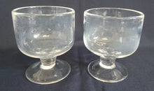 Lade das Bild in den Galerie-Viewer, 2er Set EISDESSERT BECHER - Hartglas, Kreisförmige Geometrische Form
