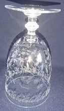 Lade das Bild in den Galerie-Viewer, ROTWEIN~ GETRÄNKEGLAS - Hartglas, Flora Blumenblüten Pflanzen Ranken Motiv Dekor
