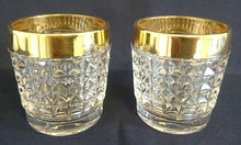 Lade das Bild in den Galerie-Viewer, WHISKEY~ WHISKY~ GETRÄNKEGLAS - Hartglas, Breiter Goldrand Viereck Quadrat Karo Relief Motiv Dekor
