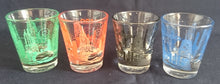Lade das Bild in den Galerie-Viewer, 2er Set SHOT KURZE SCHNAPS- GETRÄNKEGLÄSER - Hartglas, USA Chicago City Metropole Stadt Aufschrift Motiv Dekor
