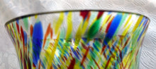 Lade das Bild in den Galerie-Viewer, BLUMENVASE - Hartglas, Abstrakt Schräge Streifen Linien Striche Motiv Dekor
