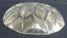 Lade das Bild in den Galerie-Viewer, DESSERTSCHALE - Hartglas, Flora Blatt Blätter Pflanzen Relief Motiv Dekor
