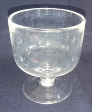 Lade das Bild in den Galerie-Viewer, 2er Set EISDESSERT BECHER - Hartglas, Kreisförmige Geometrische Form
