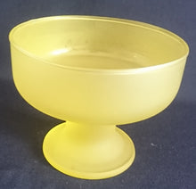 Lade das Bild in den Galerie-Viewer, 2er Set EISBECHER ~SCHALEN - Hartglas, Partyfarbende Moderne Einfärbiges Motiv Dekor (Gelb)
