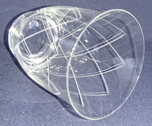 Lade das Bild in den Galerie-Viewer, 2er Set GRÖßERE GETRÄNKEGLÄSER - Hartglas, Geschliffen Linien Streifen Karo Motiv Dekor

