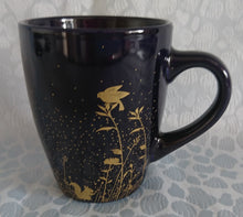 Lade das Bild in den Galerie-Viewer, KAFFEETASSE - Keramik / Steingut, Flora Fauna Natur Pflanzen Wildnis Vogel Eichhörnchen Wolf Motiv Dekor
