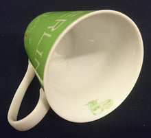 Lade das Bild in den Galerie-Viewer, KAFFEETASSE - Porzellan, Skyline Berlin Diana Apotheke Aufschrift Motiv Dekor (Grün)
