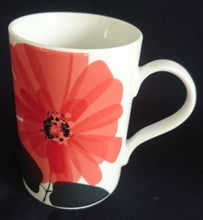 Lade das Bild in den Galerie-Viewer, KAFFEETASSE - Porzellan, Flora Große Mohnblumen Blüten Pflanzen Motiv Dekor
