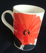 Lade das Bild in den Galerie-Viewer, KAFFEETASSE - Porzellan, Flora Große Mohnblumen Blüten Pflanzen Motiv Dekor
