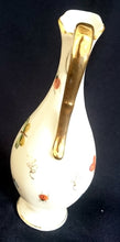 Lade das Bild in den Galerie-Viewer, KÄNNCHEN BLUMENVASE - Porzellan, Flora Fauna Tiere Insekten Käfer Schmetterlinge Goldrand Linien Motiv Dekor

