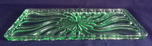Lade das Bild in den Galerie-Viewer, KÖNIGSKUCHEN SERVIERPLATTE - Hartglas, Stern Blüten Wellen Relief Motiv Dekor
