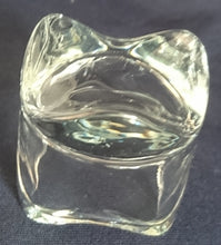 Lade das Bild in den Galerie-Viewer, TEELICHTGLAS - Hartglas, Gewölbter Geschwungener Rand Fuß Form Mo
