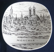 Lade das Bild in den Galerie-Viewer, SAMMEL TELLERSCHÄLCHEN - Porzellan,  Stadt München Kirche Dom Gebäude Haus Häuser Isar Inschrift Motiv Dekor (BC)
