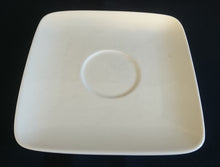 Lade das Bild in den Galerie-Viewer, 2er Set UNTERTASSEN - Porzellan, Einfärbiges Gastronomisches Motiv Dekor
