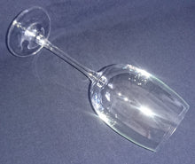 Lade das Bild in den Galerie-Viewer, 2er Set WEIN~ GETRÄNKEGLÄSER - Hartglas, Klassisch Form Motiv Dekor
