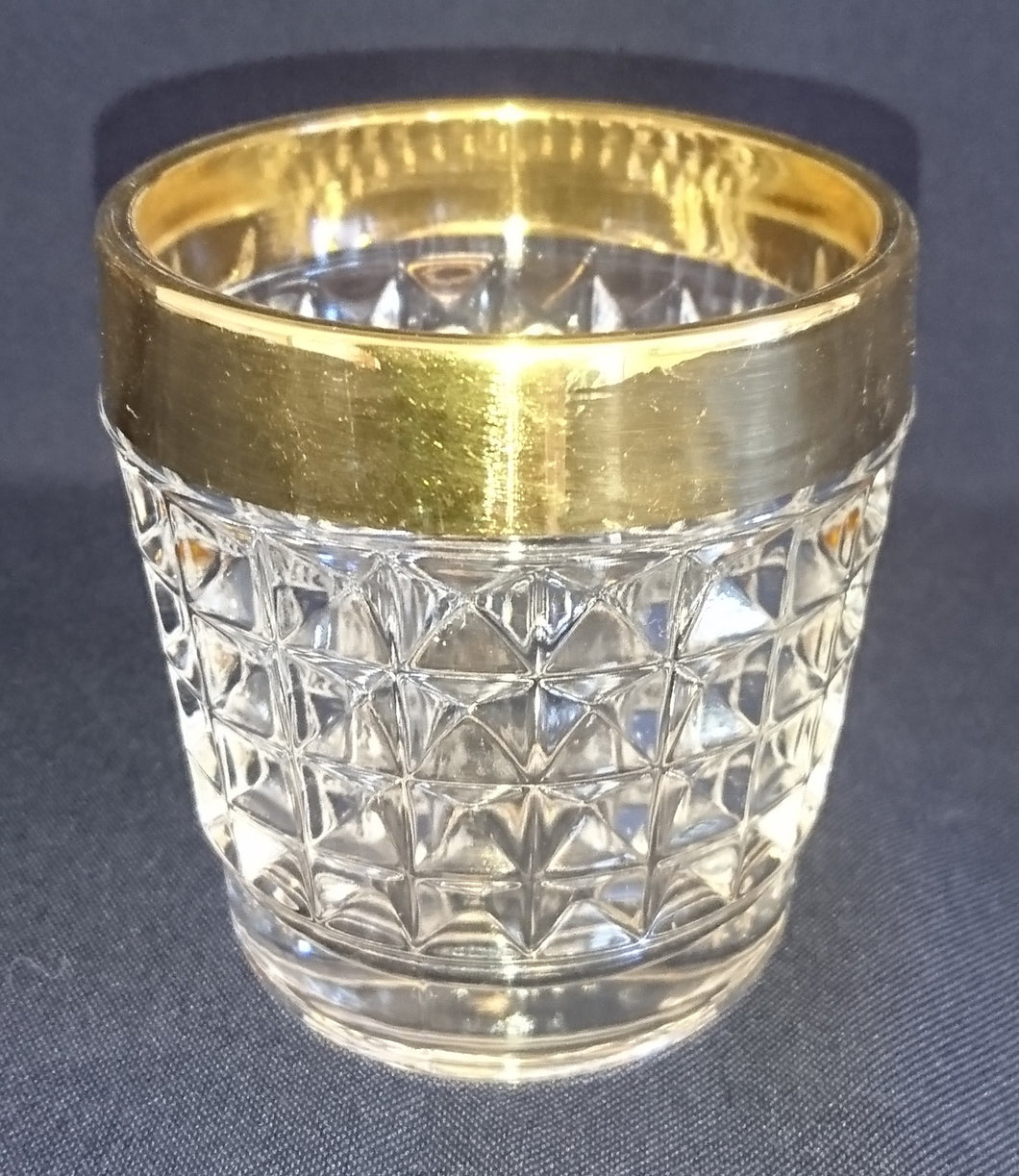 WHISKEY~ WHISKY~ GETRÄNKEGLAS - Hartglas, Breiter Goldrand Viereck Quadrat Karo Relief Motiv Dekor