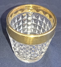 Lade das Bild in den Galerie-Viewer, WHISKEY~ WHISKY~ GETRÄNKEGLAS - Hartglas, Breiter Goldrand Viereck Quadrat Karo Relief Motiv Dekor
