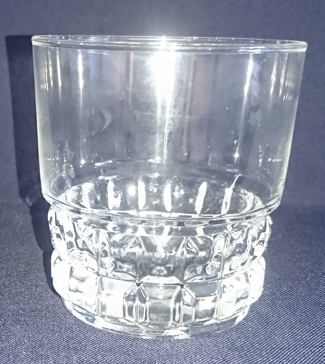 WHISKEY~ WHISKY~ GETRÄNKEGLAS - Hartglas, Quadrat Vierecke Relief Motiv Dekor