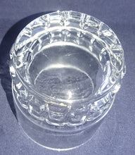 Lade das Bild in den Galerie-Viewer, WHISKEY~ WHISKY~ GETRÄNKEGLAS - Hartglas, Quadrat Vierecke Relief Motiv Dekor
