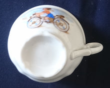 Lade das Bild in den Galerie-Viewer, KINDER~ SAMMELTASSE - Porzellan, Blauer Innenrand Kinder Fahrrad Motiv Dekor (nBC)
