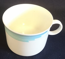 Lade das Bild in den Galerie-Viewer, KAFFEETASSE &quot;Friesland&quot; - Porzellan, Abstraktes Geometrisches Linien Dekor
