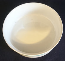 Lade das Bild in den Galerie-Viewer, SALAT~ SERVIERSCHALE &quot;Friesland&quot; - Porzellan, Abstraktes Geometrisches Linien Dekor
