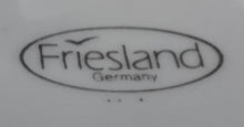 Lade das Bild in den Galerie-Viewer, STÖVCHEN &quot;Friesland&quot; - Porzellan, Abstrakt Geo Linien Relief Motiv Dekor
