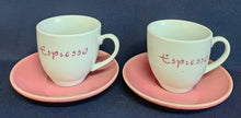 Lade das Bild in den Galerie-Viewer, 2er Set ESPRESSO~ KAFFEETASSEN - Porzellan, Rosa Färbiges Espresso Aufschrift Druck Motiv Dekor
