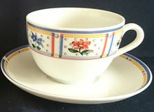 Lade das Bild in den Galerie-Viewer, TEETASSE &quot;Flirt&quot; - Porzellan, Flora Blumenblüten Pflanzen Linien Streifen Rand Motiv Dekor
