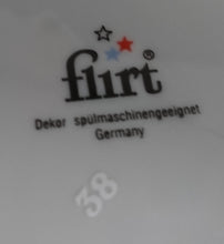 Lade das Bild in den Galerie-Viewer, 3er TEEGEDECK &quot;Flirt&quot; - Porzellan, Flora Blumenblüten Pflanzen Linien Streifen Rand Motiv Dekor
