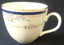 Lade das Bild in den Galerie-Viewer, 2er Set 2er KAFFEEGEDECKE &quot;Patricia&quot; - Porzellan, Goldrand Flora Rosenblumen Kettenglieder Motiv Dekor
