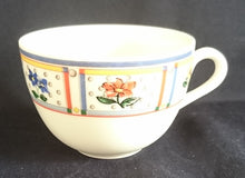 Lade das Bild in den Galerie-Viewer, 2er TEEGEDECK &quot;Flirt&quot; - Porzellan, Flora Blumenblüten Pflanzen Linien Streifen Rand Motiv Dekor
