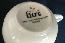 Lade das Bild in den Galerie-Viewer, 2er TEEGEDECK &quot;Flirt&quot; - Porzellan, Flora Blumenblüten Pflanzen Linien Streifen Rand Motiv Dekor
