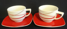 Lade das Bild in den Galerie-Viewer, 2er Set 3er KAFFEEGEDECK &quot;Novel&quot; - Porzellan, Geometrisches Linien Striche Abstrakt Breiter Rand Motiv Quadratische Form Motiv Dekor
