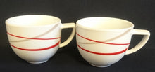 Lade das Bild in den Galerie-Viewer, 2er Set 3er KAFFEEGEDECK &quot;Novel&quot; - Porzellan, Geometrisches Linien Striche Abstrakt Breiter Rand Motiv Quadratische Form Motiv Dekor
