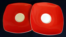 Lade das Bild in den Galerie-Viewer, 2er Set 3er KAFFEEGEDECK &quot;Novel&quot; - Porzellan, Geometrisches Linien Striche Abstrakt Breiter Rand Motiv Quadratische Form Motiv Dekor
