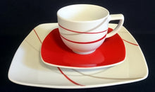 Lade das Bild in den Galerie-Viewer, 2er Set 3er KAFFEEGEDECK &quot;Novel&quot; - Porzellan, Geometrisches Linien Striche Abstrakt Breiter Rand Motiv Quadratische Form Motiv Dekor

