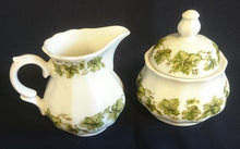 Lade das Bild in den Galerie-Viewer, 5er Set KAFFEEKANNE &amp; MILCHKÄNNCHEN &amp; ZUCKERDOSE + DECKEL - Porzellan, Flora Weinblatt Blätter Pflanzen Ranken Motiv Dekor
