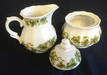 Lade das Bild in den Galerie-Viewer, 5er Set KAFFEEKANNE &amp; MILCHKÄNNCHEN &amp; ZUCKERDOSE + DECKEL - Porzellan, Flora Weinblatt Blätter Pflanzen Ranken Motiv Dekor
