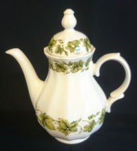 Lade das Bild in den Galerie-Viewer, 5er Set KAFFEEKANNE &amp; MILCHKÄNNCHEN &amp; ZUCKERDOSE + DECKEL - Porzellan, Flora Weinblatt Blätter Pflanzen Ranken Motiv Dekor

