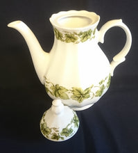 Lade das Bild in den Galerie-Viewer, 5er Set KAFFEEKANNE &amp; MILCHKÄNNCHEN &amp; ZUCKERDOSE + DECKEL - Porzellan, Flora Weinblatt Blätter Pflanzen Ranken Motiv Dekor
