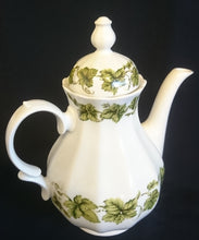 Lade das Bild in den Galerie-Viewer, 5er Set KAFFEEKANNE &amp; MILCHKÄNNCHEN &amp; ZUCKERDOSE + DECKEL - Porzellan, Flora Weinblatt Blätter Pflanzen Ranken Motiv Dekor
