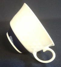 Lade das Bild in den Galerie-Viewer, 2er Set KAFFEETASSEN - Fine China Porzellan, Karo Relief Echt Kobalt Breite Linien Balken Motiv Dekor (BC)
