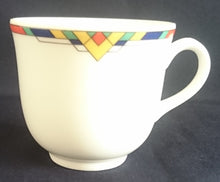 Lade das Bild in den Galerie-Viewer, 2er Set KAFFEETASSEN - Porzellan, Abstrakt Geometrisches Dreieck Karo Motiv Dekor
