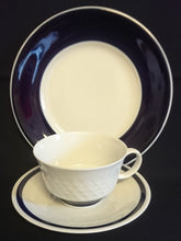 Lade das Bild in den Galerie-Viewer, 2er Set DESSERTTELLER - Fine China Porzellan, Echt Kobalt Klassisch Zweifarbig Dekor
